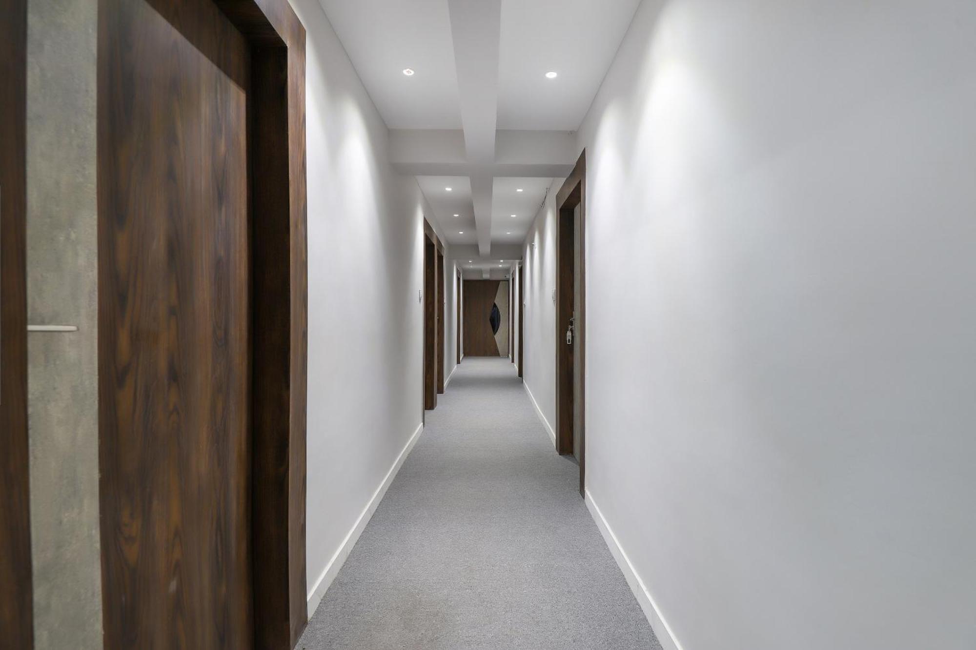 אחמדאבאד Oyo Hotel Shree Niwas מראה חיצוני תמונה